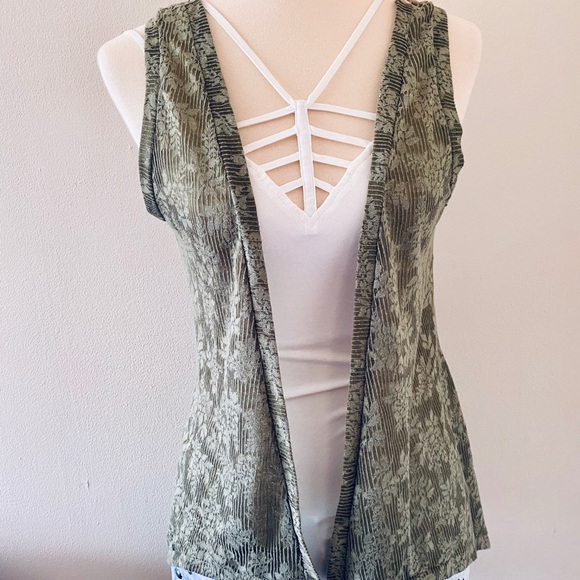 Daytrip Green Embroidered & Crochet Back Vest - Picture 6 of 7